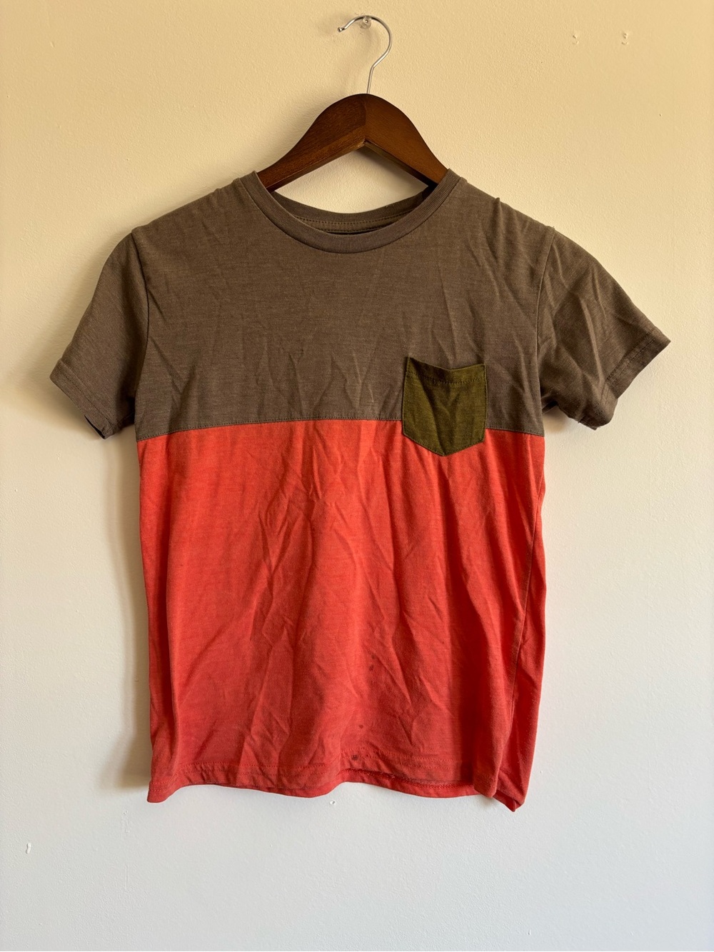 Kids Two-Tone Short Sleeve Tee with Pocket - grey & Coral